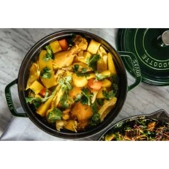 Staub Cocotte 24 Cm, Rund, Basilikum-Grün, Gusseisen -Zwilling Store 000019329