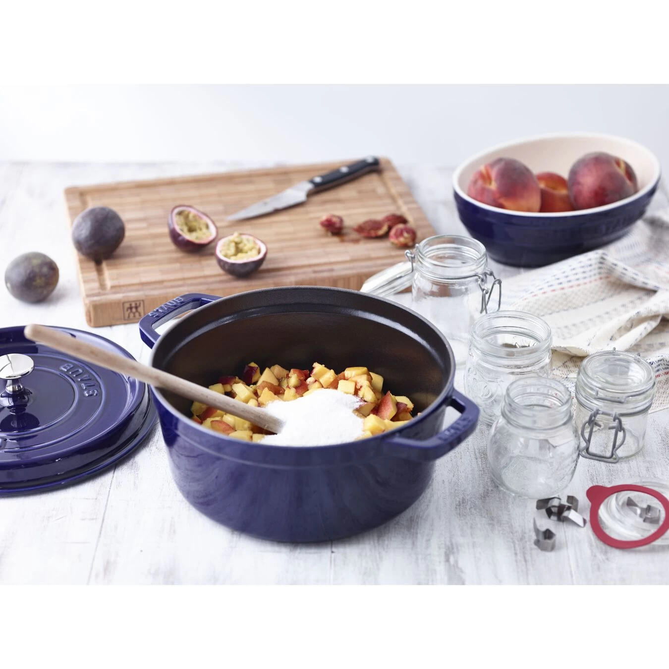 Staub Cocotte 26 Cm, Rund, Dunkelblau, Gusseisen 6 Staub Cocotte 26 Cm, Rund, Dunkelblau, Gusseisen – Bild 6
